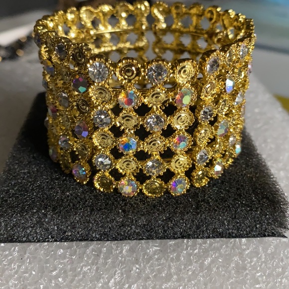 🌻Gold Toned Sparkly Bracelet🌻 - Picture 2 of 4